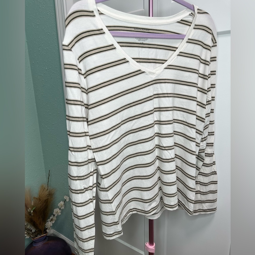 Banana Republic Large timeless intemporal green/tan/cream stripes long sleeve